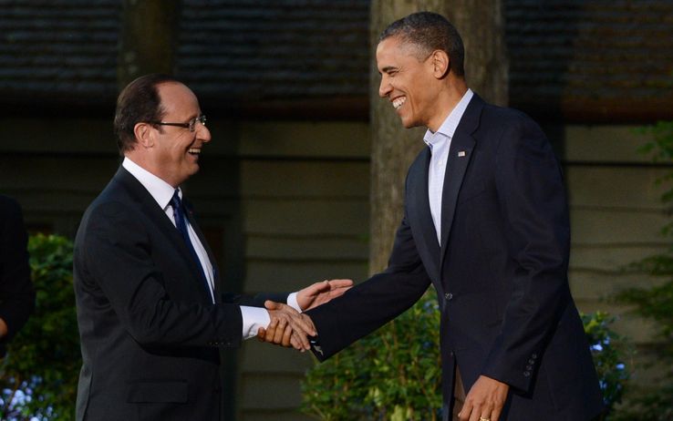 Stretta di mano Obama-Hollande