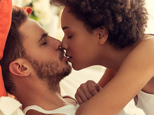 Bacio solo su un labbro