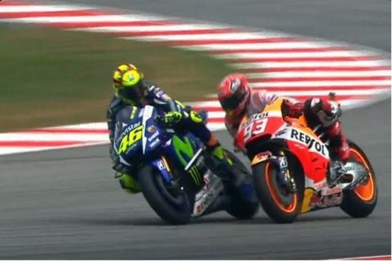 Contatto Rossi-Marquez a Sepang