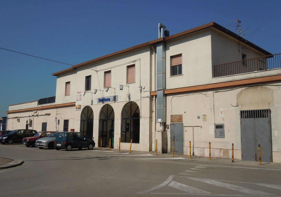 Esterno stazione Marcianise