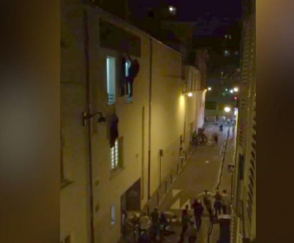 La donna incinta ripresa dal video