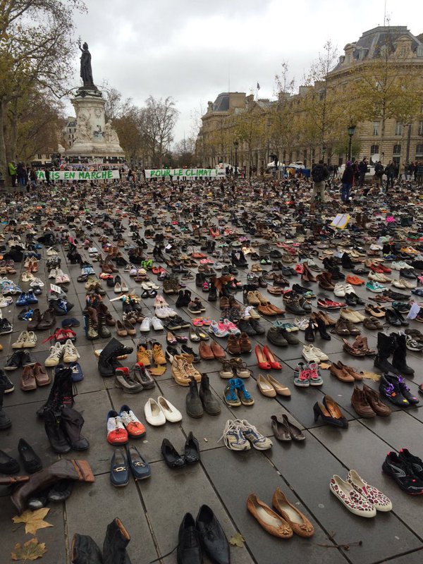 Marcia delle scarpe a Parigi