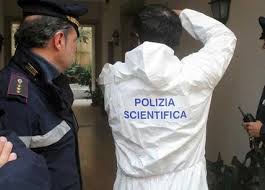 Polizia scientifica sul luogo del delitto