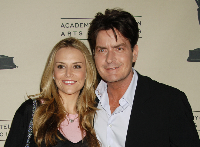 Sheen con la sua ultima ex  Brooke Mueller