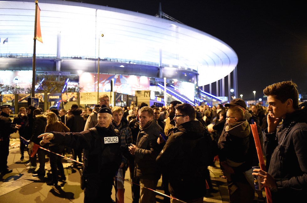 Attentato davanti allo Stade de France