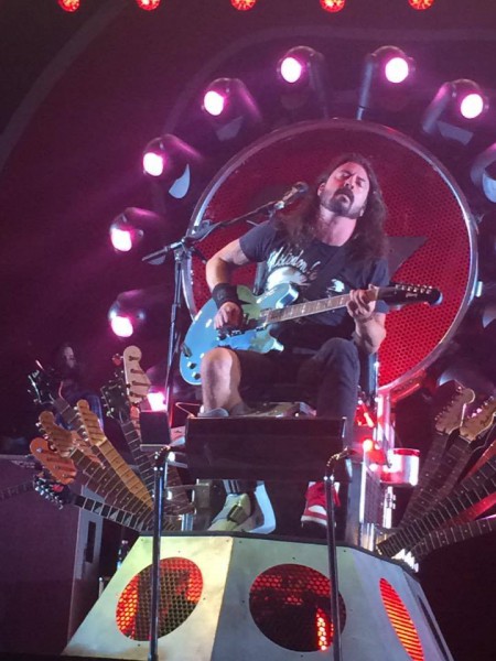 David Grohl durante il concerto al Nuovo Teatro Carisport di Cesena.