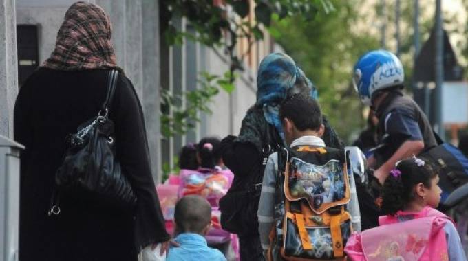 Bambina musulmana insultata dal bidello