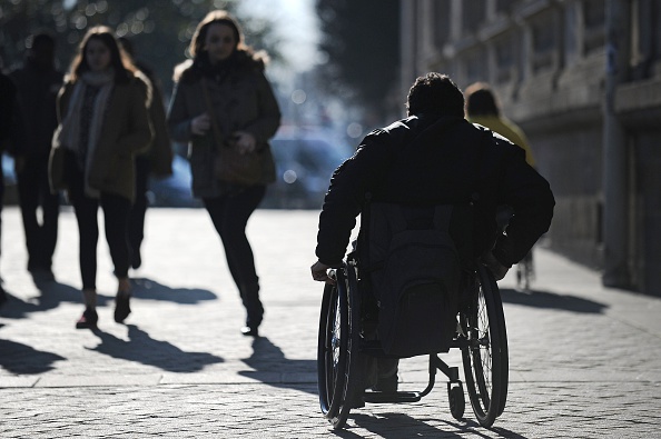 uccide figlio disabile