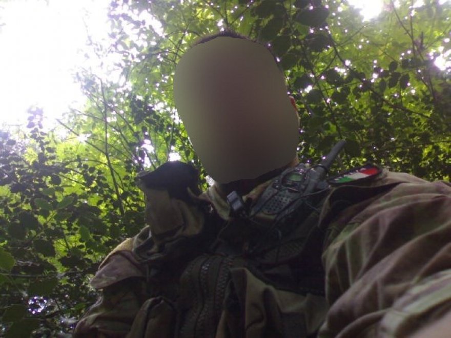 Falso cieco gioca a softair