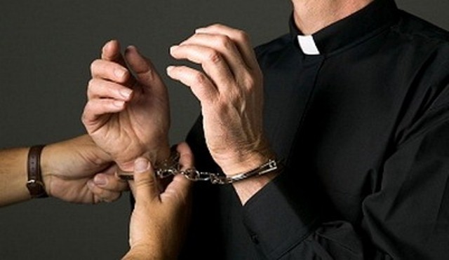 Sacerdote arrestato