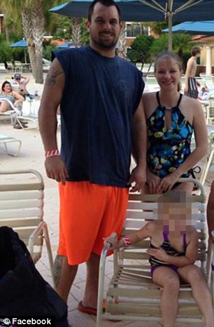 Todd Brisebois con la compagna e la figlia