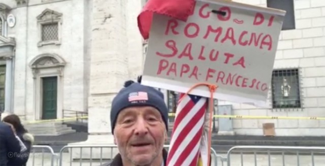 Il 79enne Vittorio al Giubileo in apecar