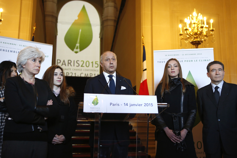 Laurent Fabius, ministro francese per gli affari Esteri presenta il logo