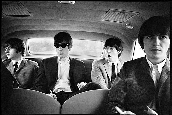 Lennon con i Beatles