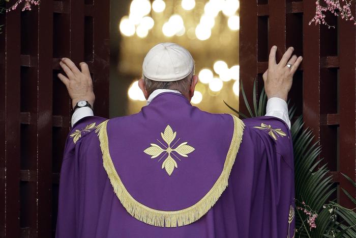 Papa apre Porta Santa a Bangui