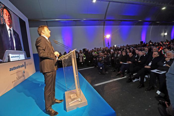 Renzi all'inaugurazione
