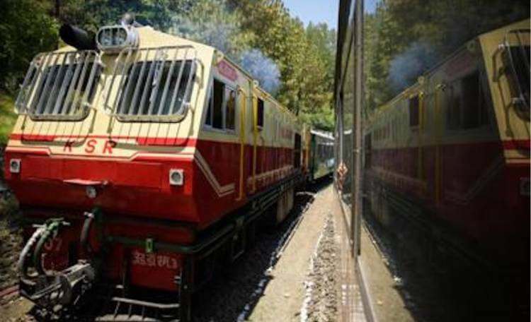 Bimba Partorita In Treno Cade Sui Binari: è Viva Per Miracolo