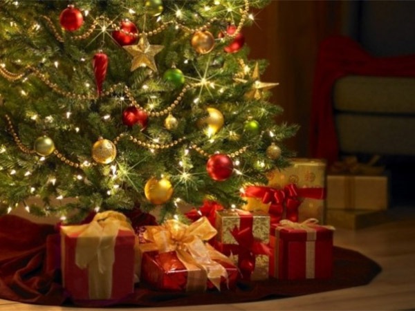 Bambino rifiuta il suo regalo di Natale e dona i soldi