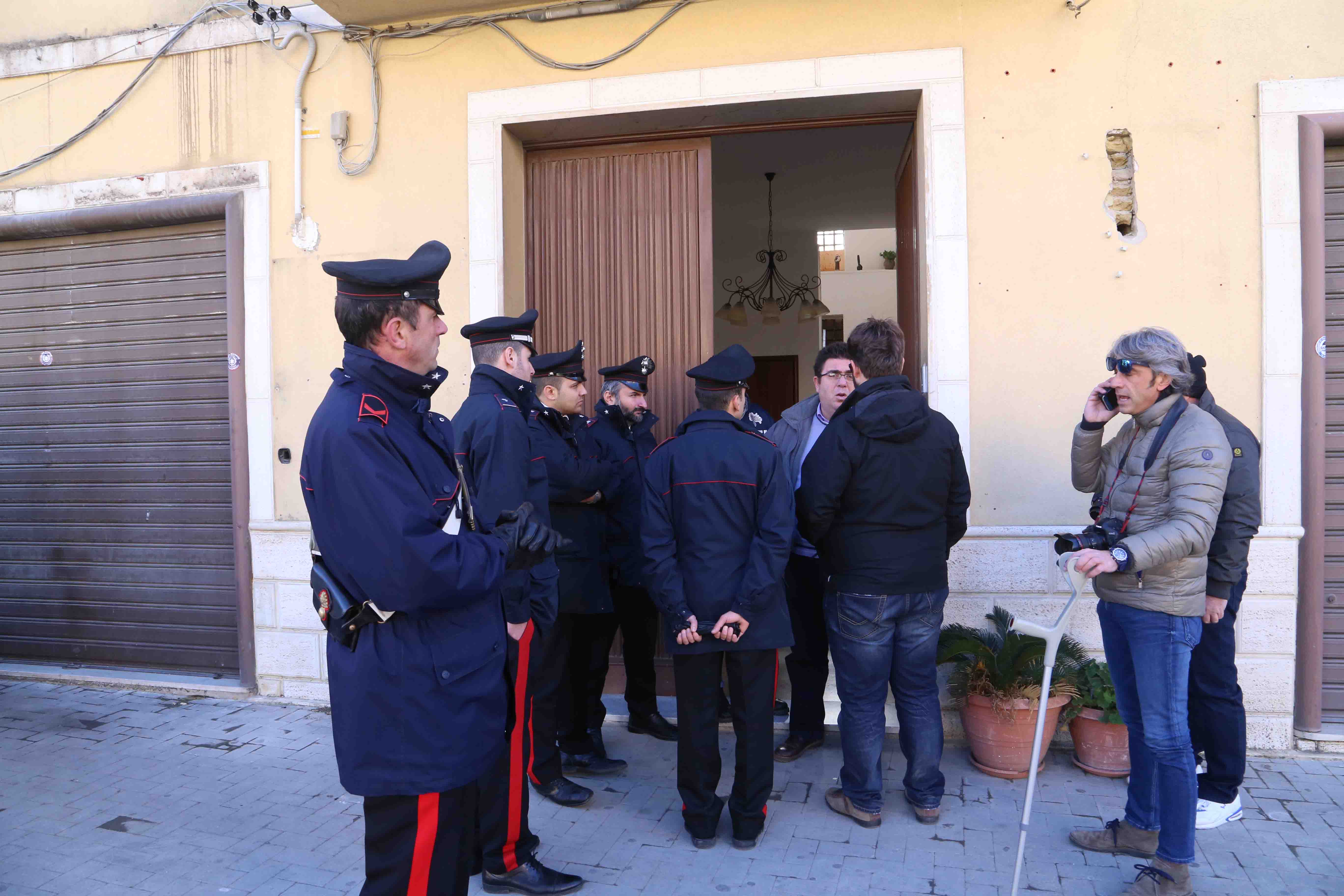 I Carabinieri sequestrano la struttura 2