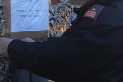 I Carabinieri sequestrano la struttura