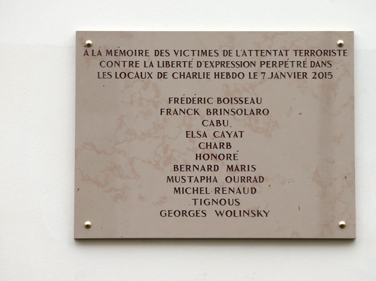 Errore ortografico nella targa dedicata alle vittime della strage