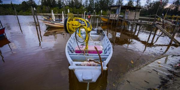 Acque rosse del lago di Kuantan