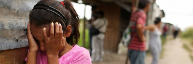 13enne viene violentata da un coetaneo