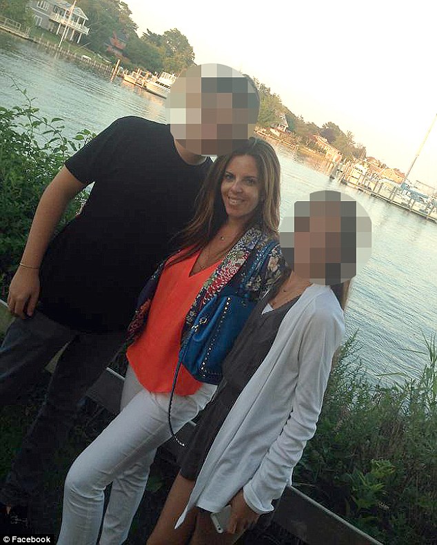 Ex moglie di Mitnik con i figli