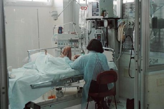 Melania mentre assiste il figlio