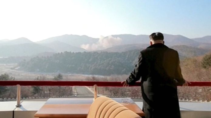 Kim Jong-un assiste al lancio