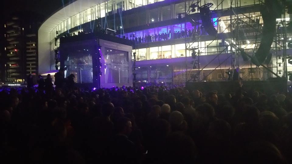 Giovani, e non solo, accorsi alla serata gratuita organizzata da Samsung