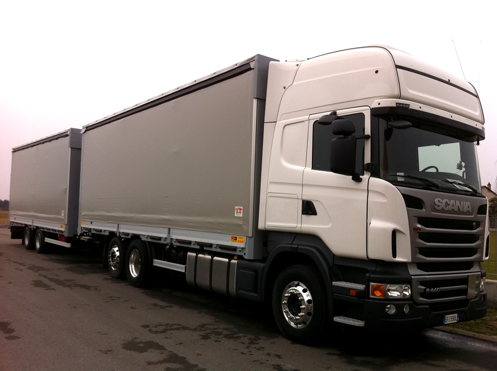 Camion con rimorchio