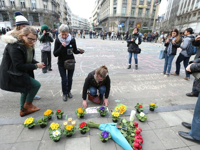 Bruxelles commemora le vittime