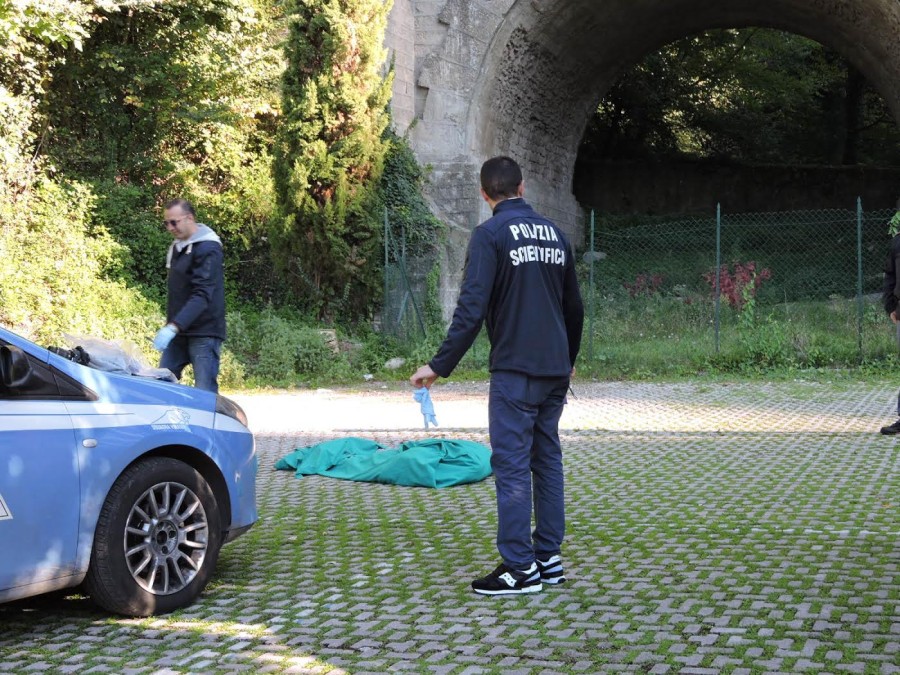 Suicidio dal monumento di Ariccia