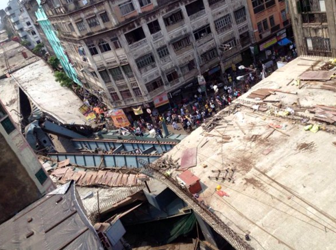 Cavalcavia distrutto