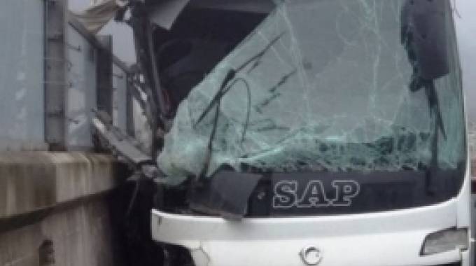 Autobus dopo incidente