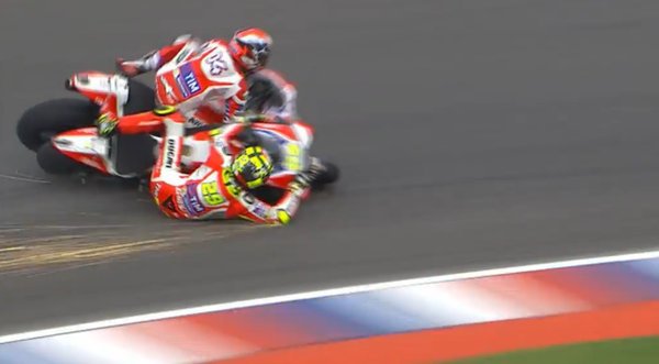 MotoGp d'Argentina. Scontro Iannone - Dovizioso