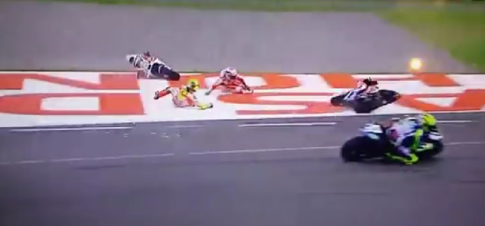 MotoGp d'Argentina. Scontro Iannone - Dovizioso