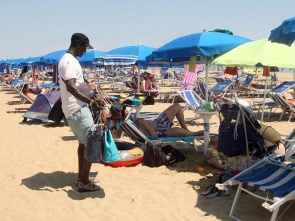 Spiagge italiane, i Servizi Segreti smentiscono il pericolo attentati (3)