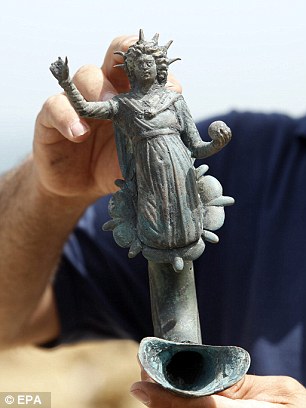 Lucerna in bronzo raffigurante il dio Sole