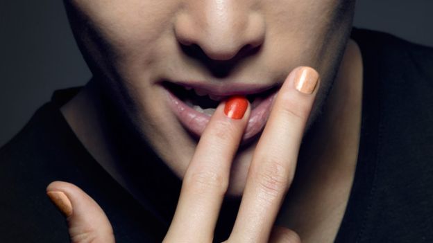 Lo smalto può essere leccato dalle dita