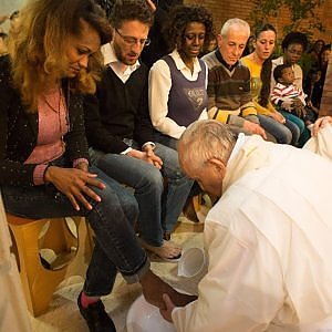 Chiesa, Papa Francesco durante la Lavanda dei piedi