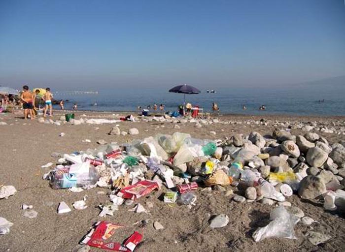 La situazione rifiuti sulle spiagge italiane
