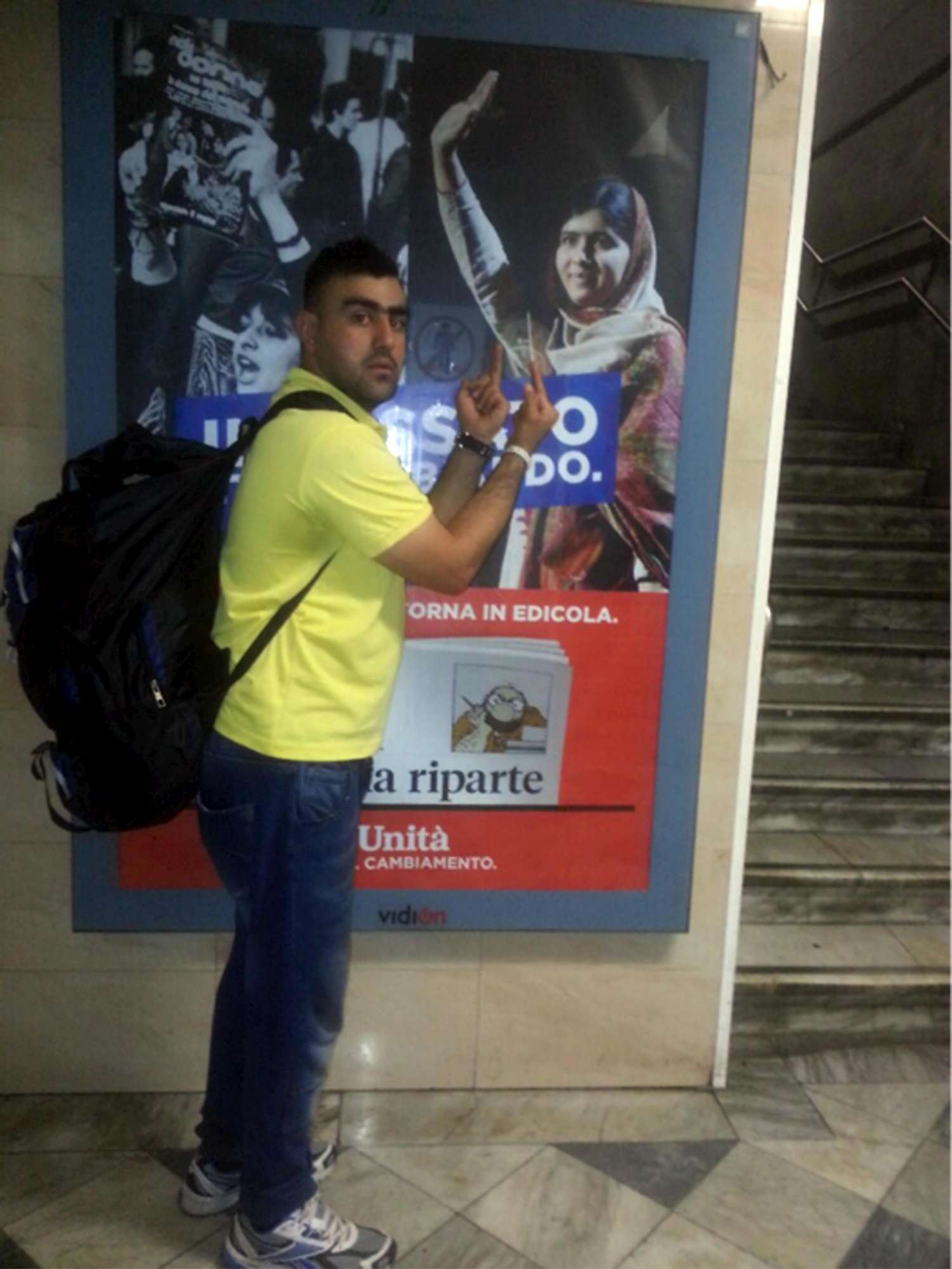 Nasiri fa il dito medio al manifesto di Malala, premio Nobel per la pace