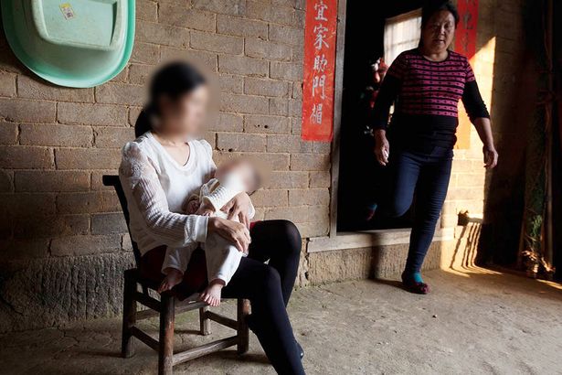 Hong Hong con la mamma e la nonna