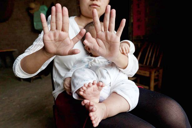 Le mani della mamma di Hong Hong