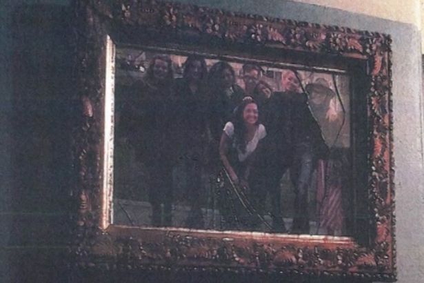 Vetri rotti nella casa dei due