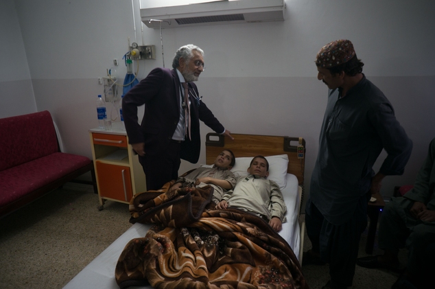 I 2 bambini con un dottore