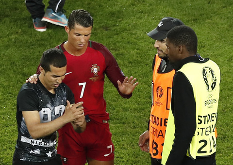 Ronaldo ferma gli steward