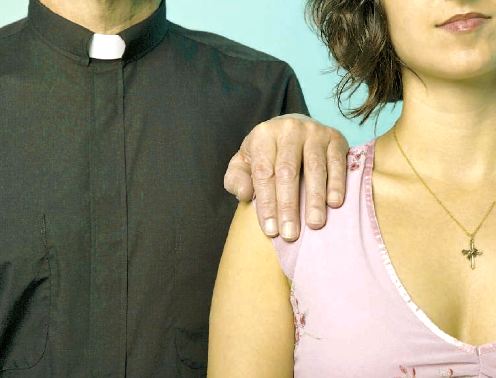 Prete abusa di 2 minorenni (1)